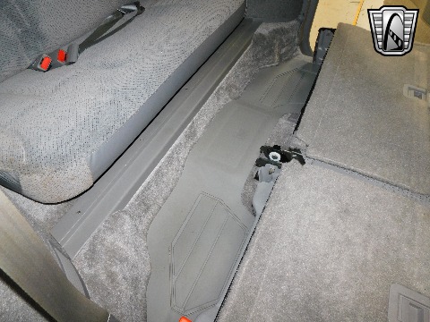 1995 Chevrolet Suburban image 122