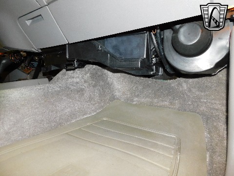 1995 Chevrolet Suburban image 97