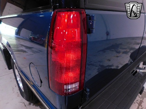 1995 Chevrolet Suburban image 46