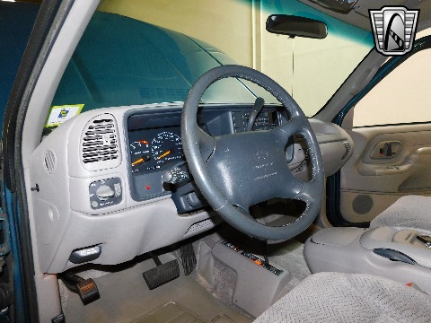 1995 Chevrolet Suburban image 98