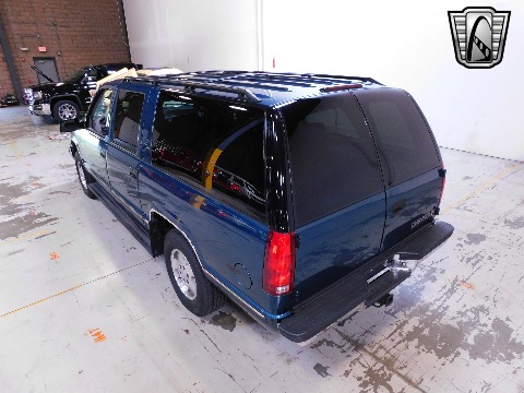 1995 Chevrolet Suburban image 21