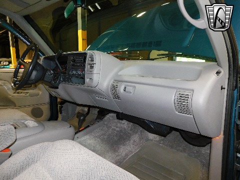 1995 Chevrolet Suburban image 99