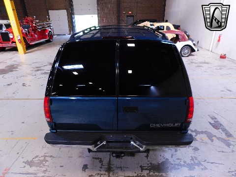 1995 Chevrolet Suburban image 22