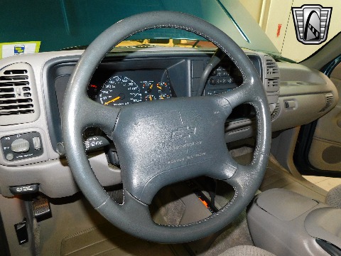 1995 Chevrolet Suburban image 100