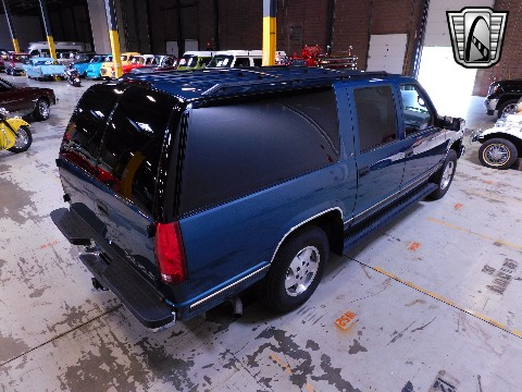 1995 Chevrolet Suburban image 23