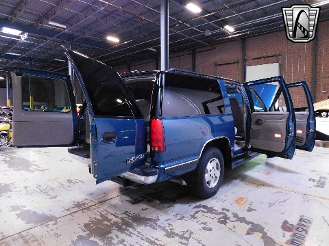 1995 Chevrolet Suburban image 75