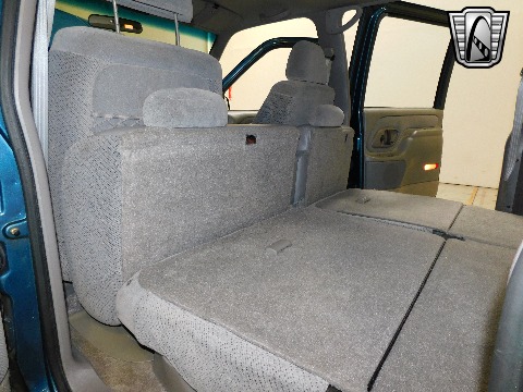 1995 Chevrolet Suburban image 127