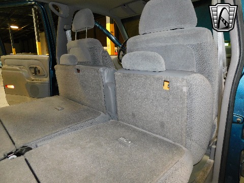 1995 Chevrolet Suburban image 128
