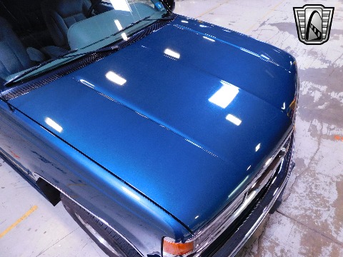 1995 Chevrolet Suburban image 25