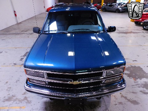 1995 Chevrolet Suburban image 27