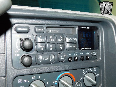 1995 Chevrolet Suburban image 105