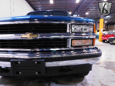 1995 Chevrolet Suburban image 28