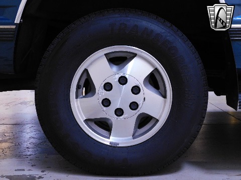 1995 Chevrolet Suburban image 54