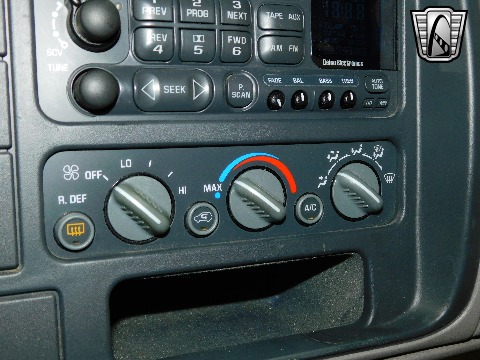 1995 Chevrolet Suburban image 106