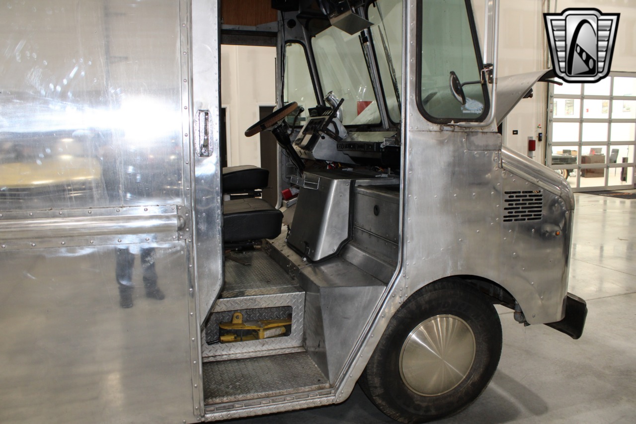 1984 Chevrolet Grumman 7