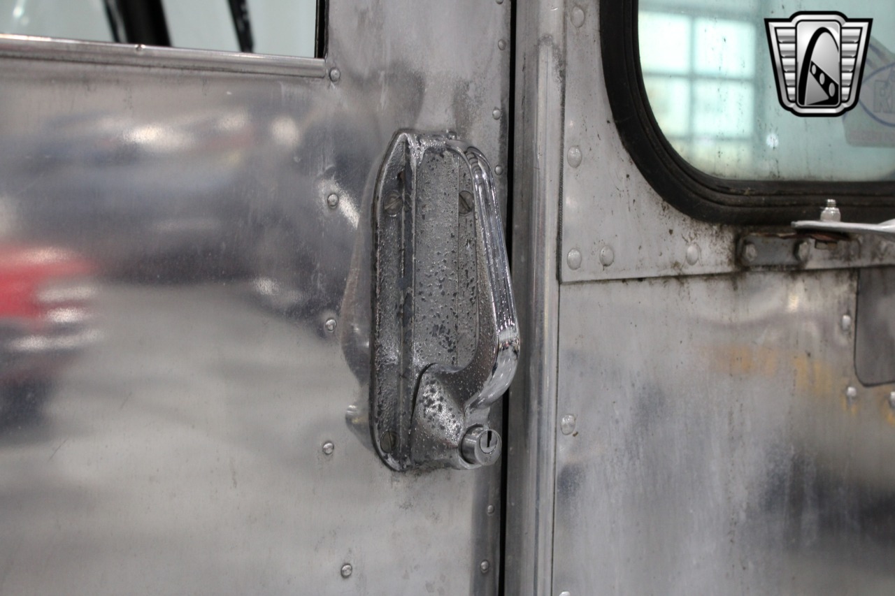 1984 Chevrolet Grumman 76