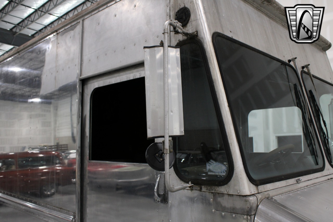 1984 Chevrolet Grumman 77