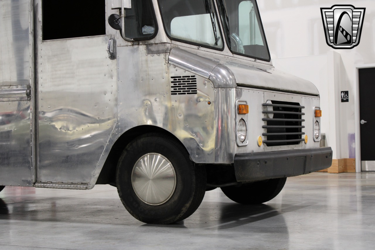 1984 Chevrolet Grumman 82