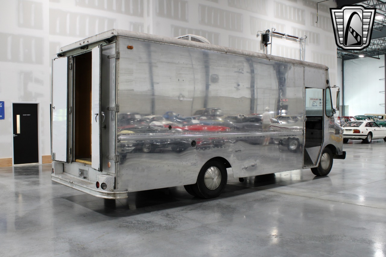 1984 Chevrolet Grumman 19