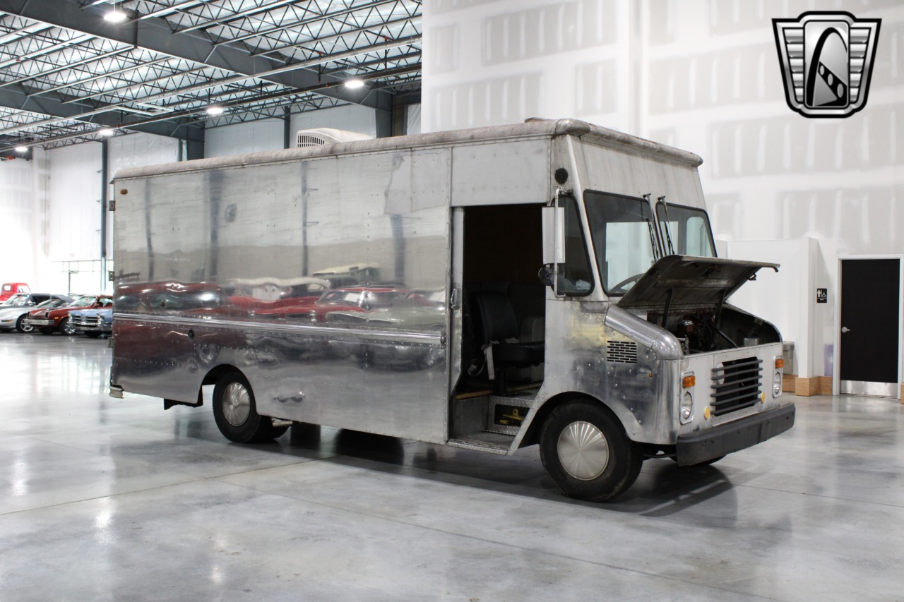 1984 Chevrolet Grumman 21