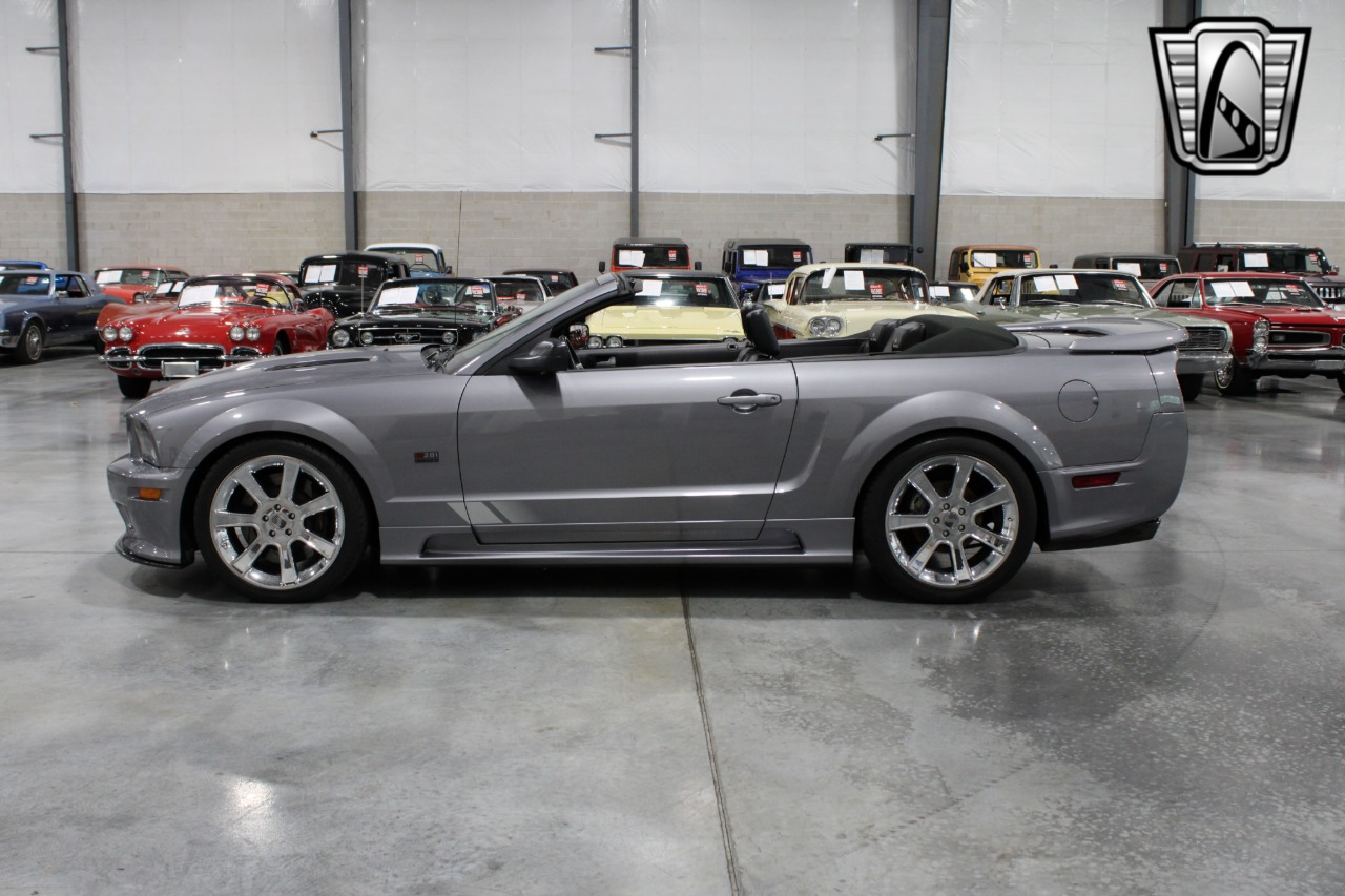 2006 Ford Mustang 32
