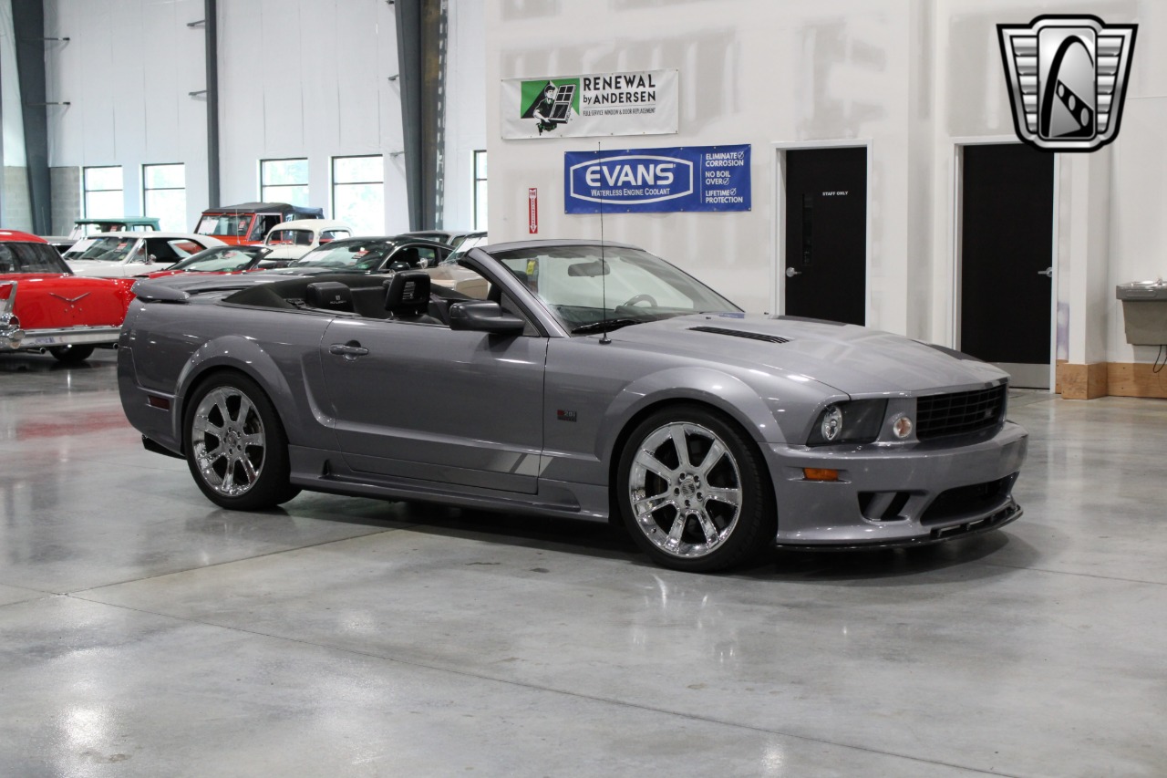 2006 Ford Mustang 37