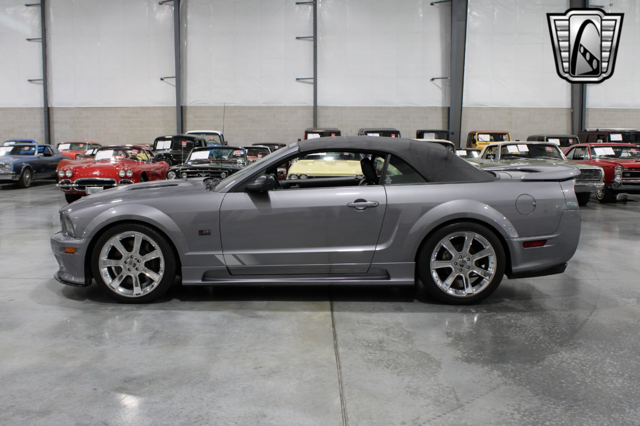 2006 Ford Mustang 40