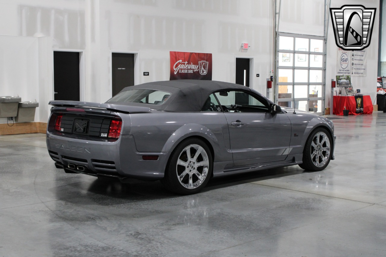 2006 Ford Mustang 43