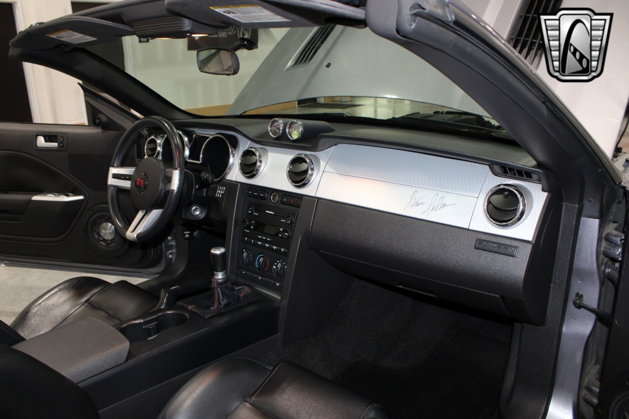 2006 Ford Mustang 24