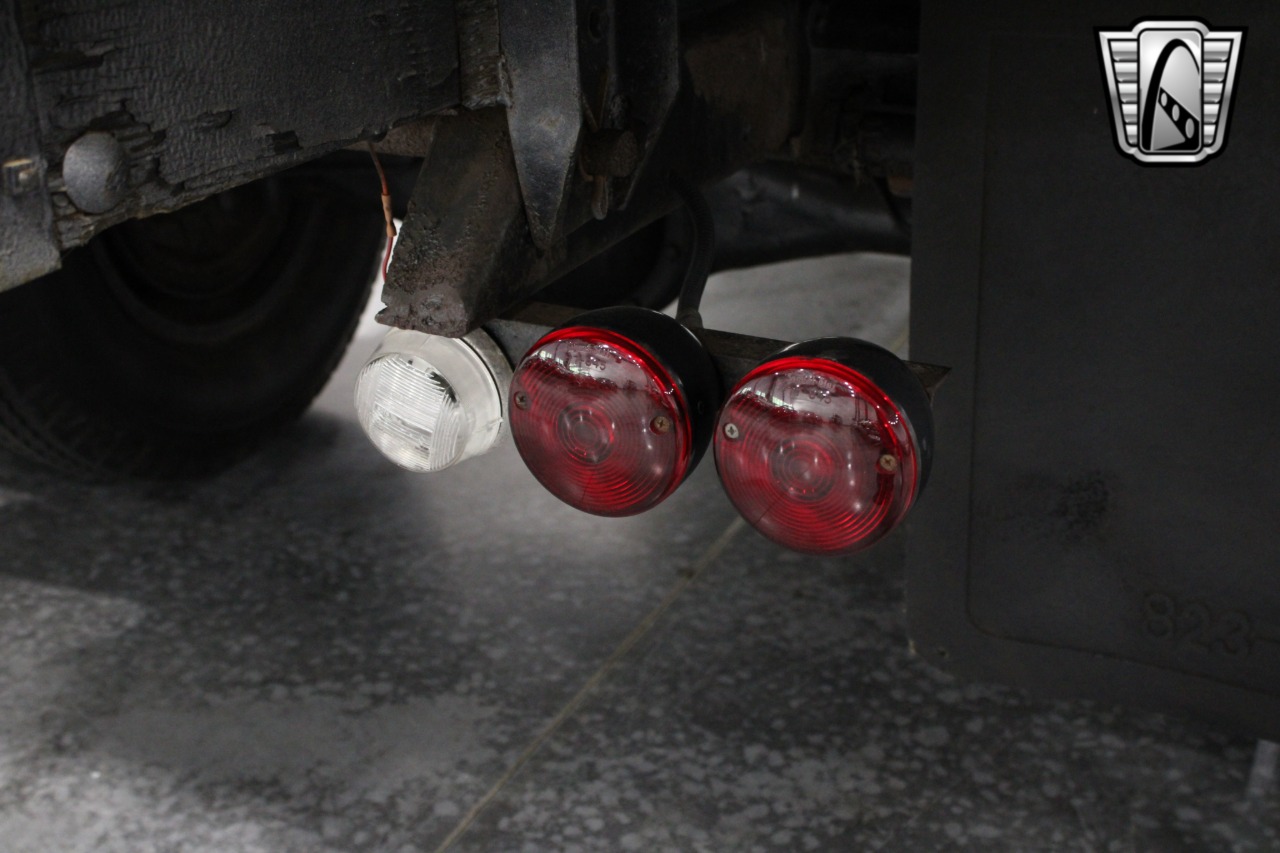 1953 Chevrolet 4400 69