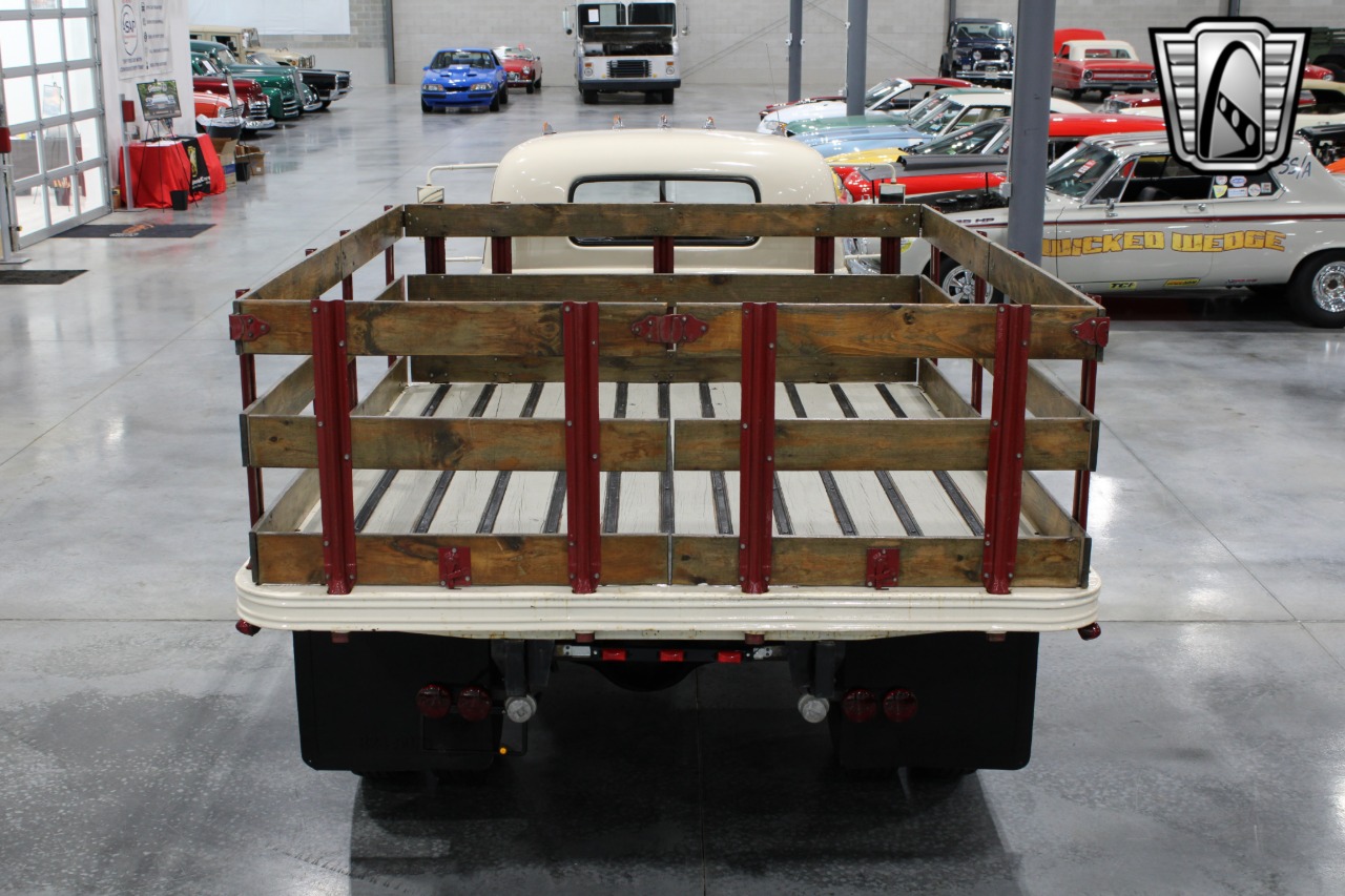 1953 Chevrolet 4400 48