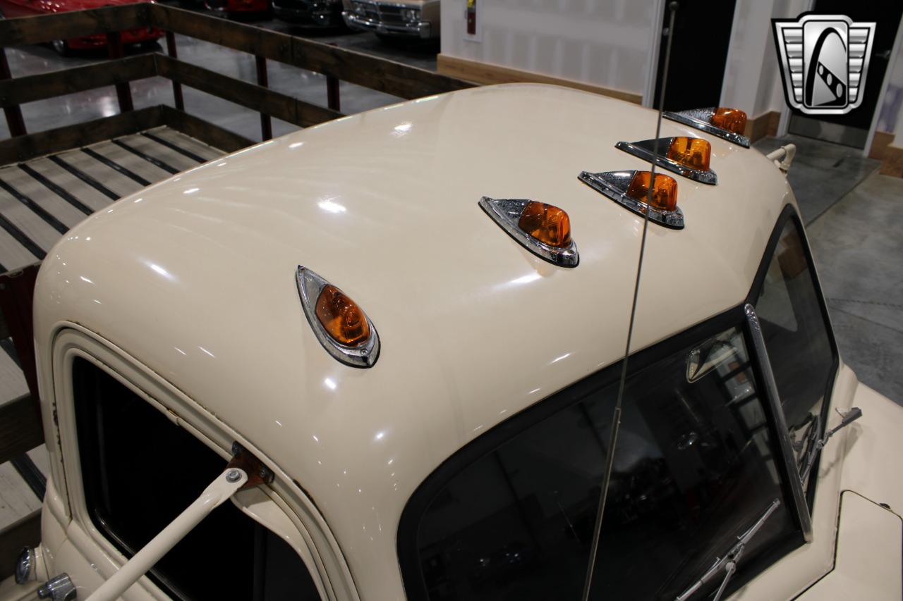 1953 Chevrolet 4400 49