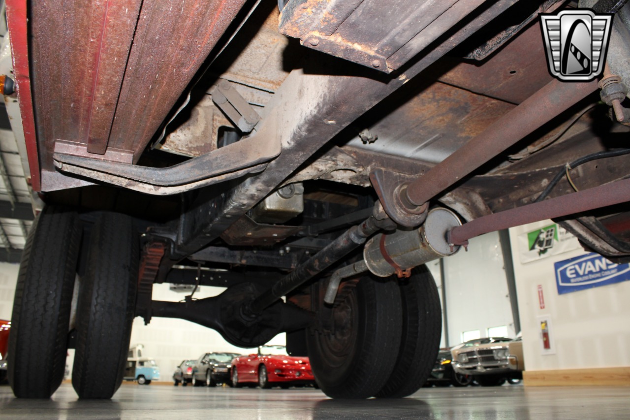 1953 Chevrolet 4400 11