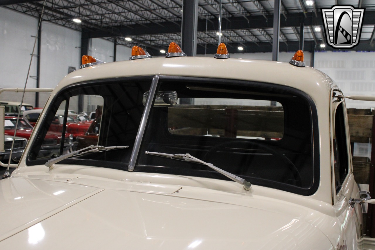 1953 Chevrolet 4400 58