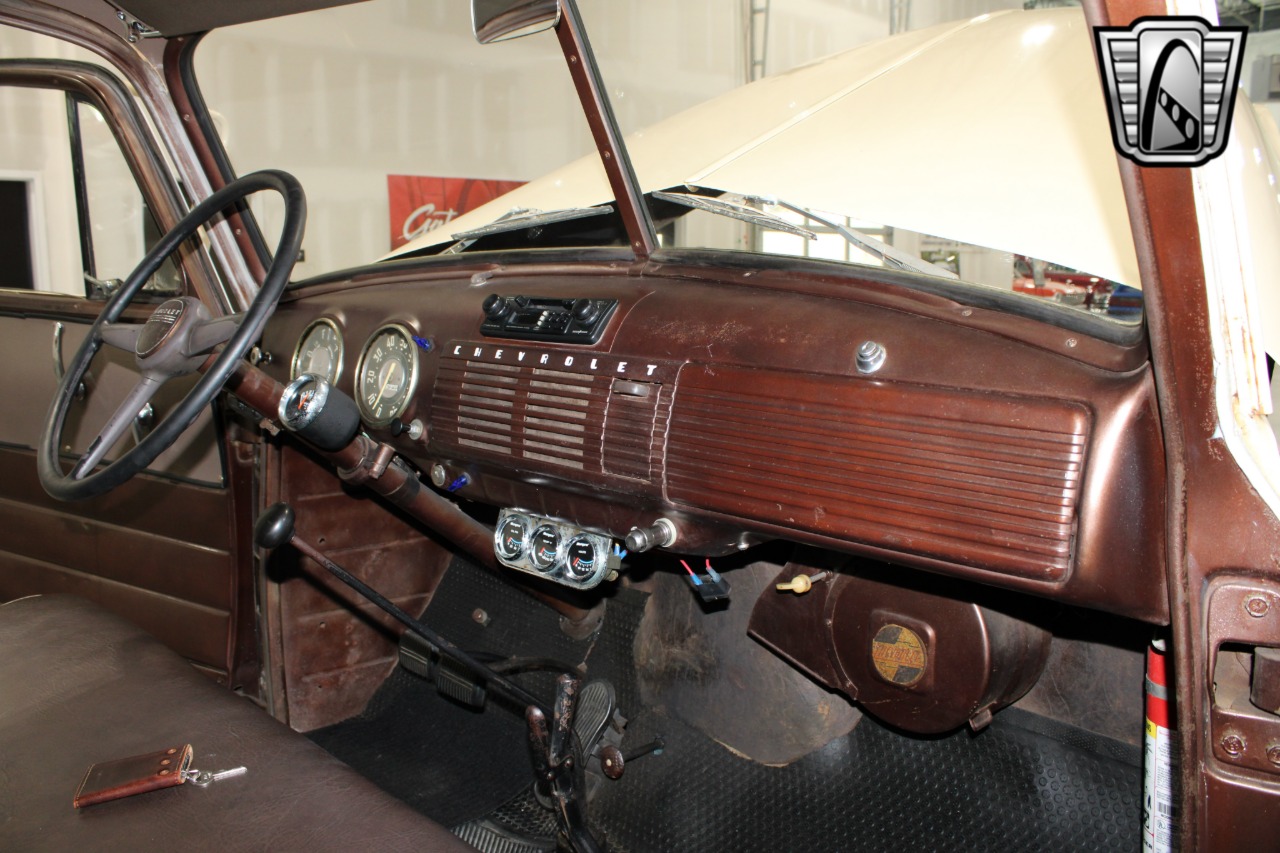 1953 Chevrolet 4400 23
