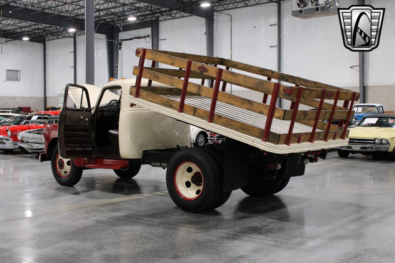 1953 Chevrolet 4400 17