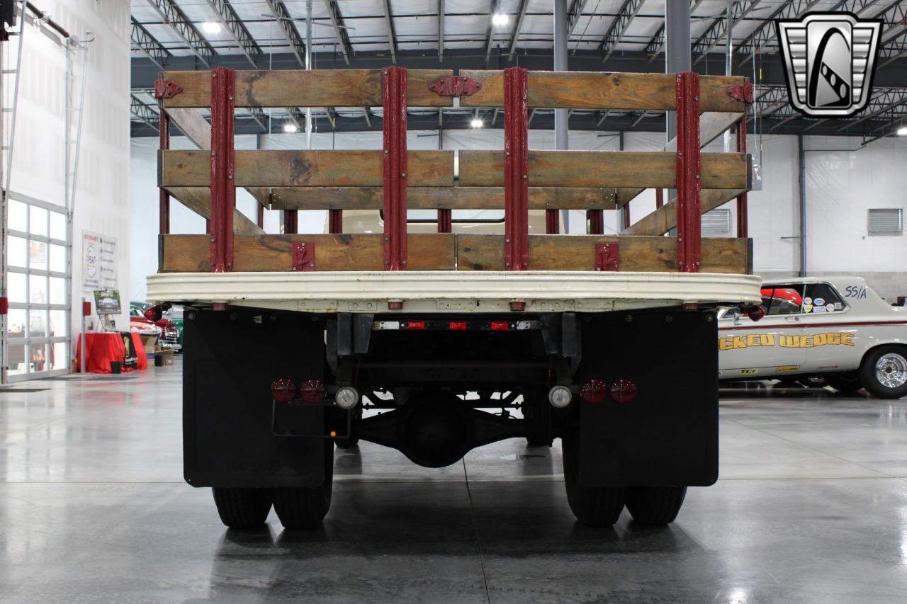 1953 Chevrolet 4400 41