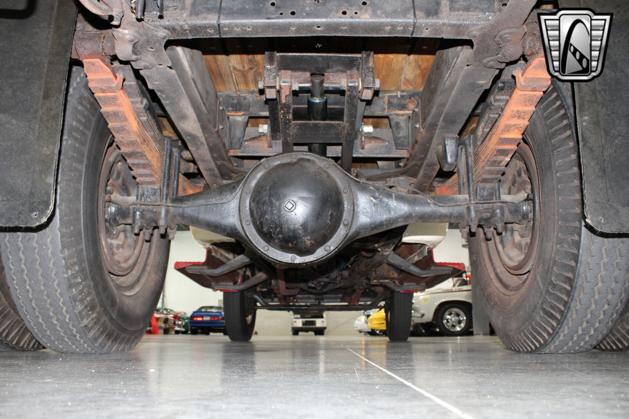 1953 Chevrolet 4400 29