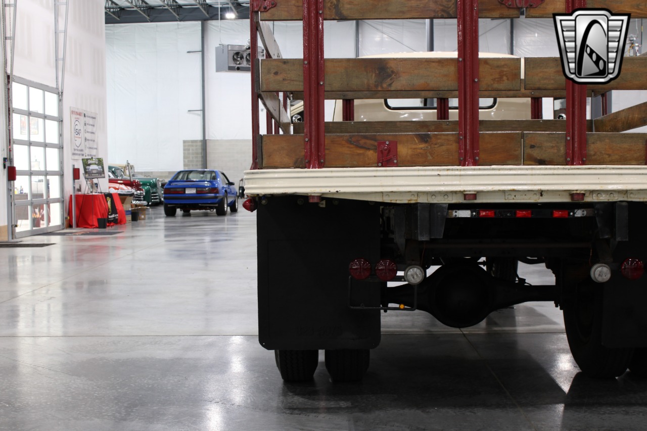 1953 Chevrolet 4400 67