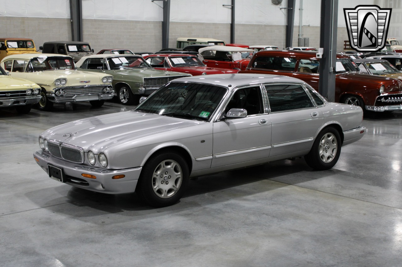 2002 Jaguar XJ-Series 14