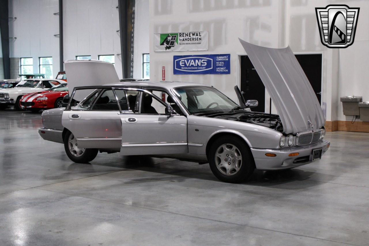 2002 Jaguar XJ-Series 19