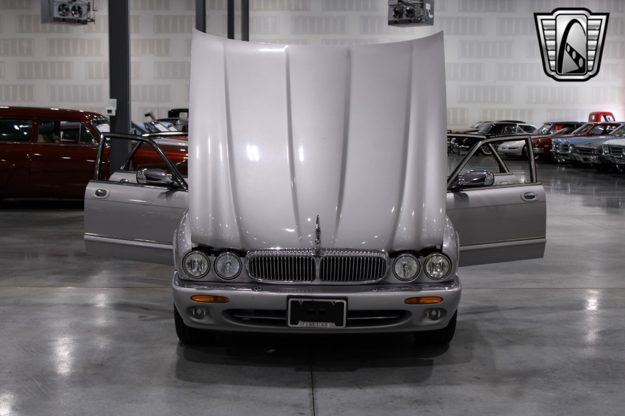 2002 Jaguar XJ-Series 20