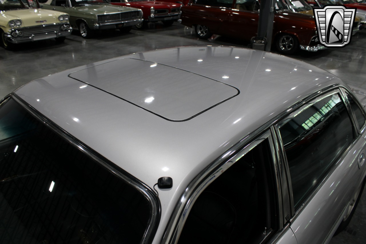 2002 Jaguar XJ-Series 46