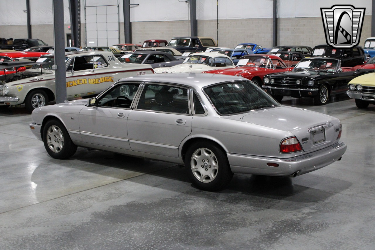 2002 Jaguar XJ-Series 47