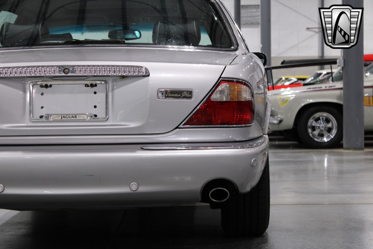 2002 Jaguar XJ-Series 73