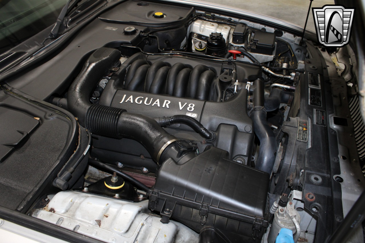 2002 Jaguar XJ-Series 26