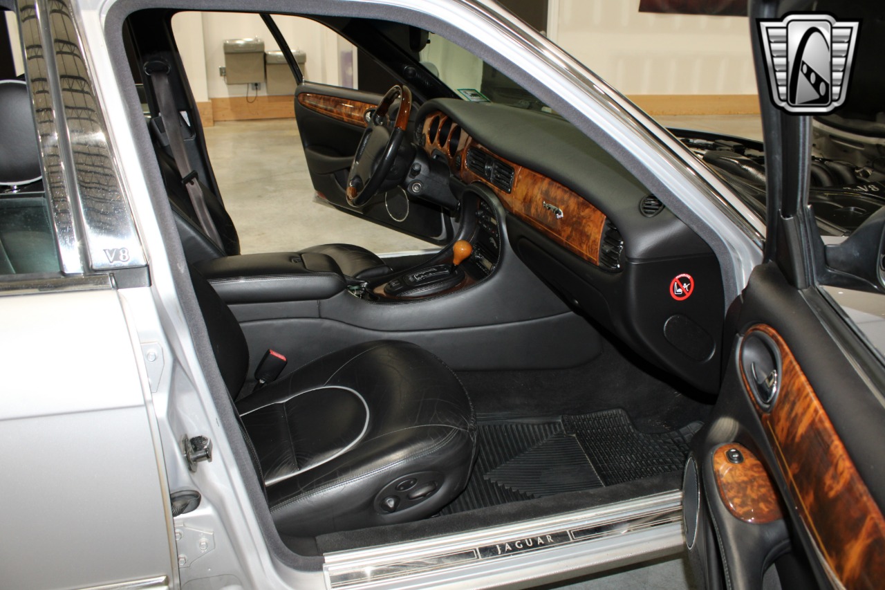 2002 Jaguar XJ-Series 7