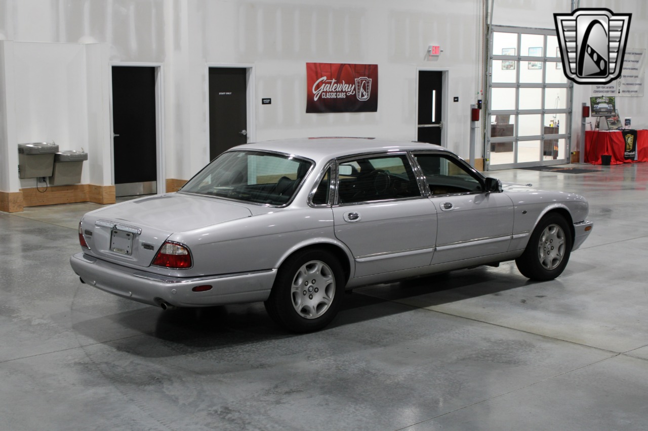 2002 Jaguar XJ-Series 15