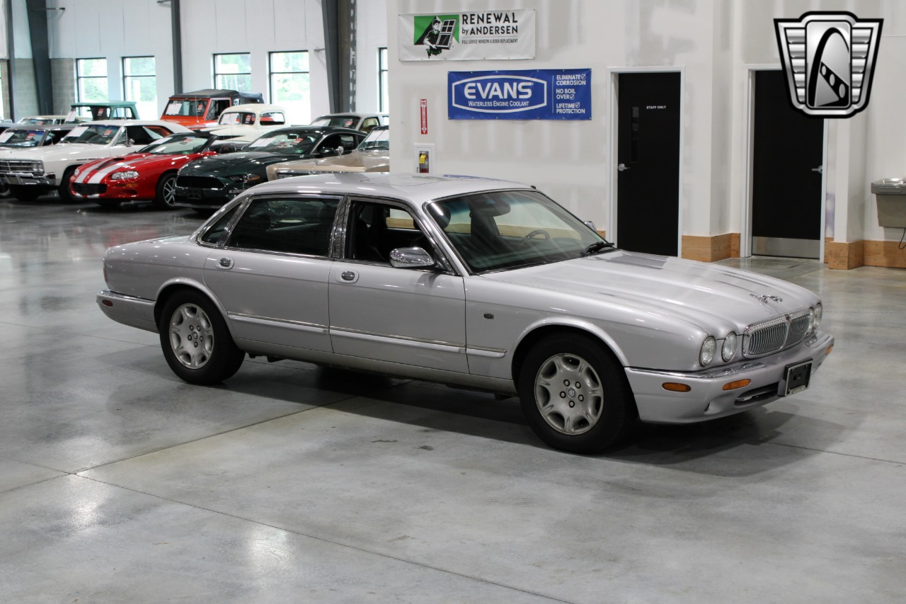 2002 Jaguar XJ-Series 51