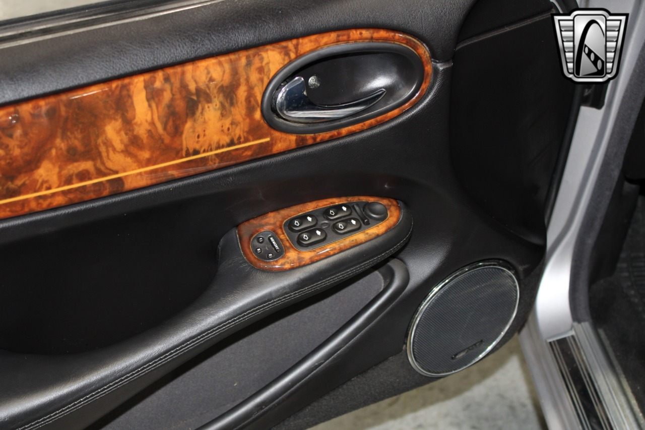 2002 Jaguar XJ-Series 97